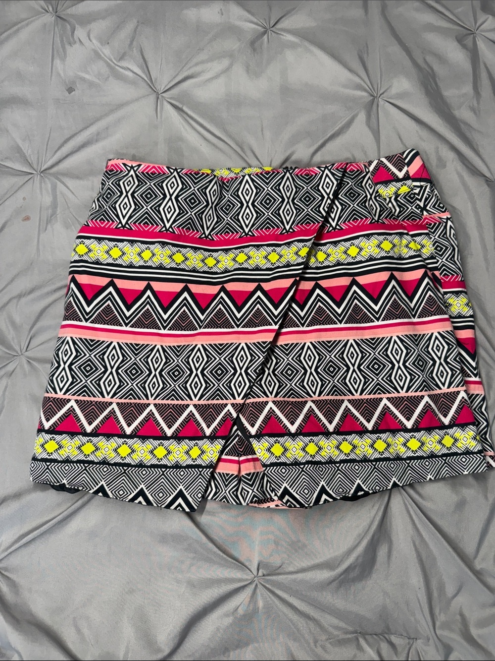 Inc - Tribal Print Women’s Shorts in Pink, Yellow & Black - Size 10